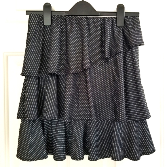 Vero MODA Metallic Striped Tiered Ruffle Mini Skirt - Picture 2 of 11
